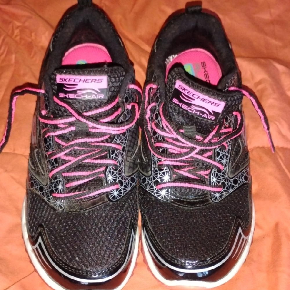 Skechers Black Sneakers with Pink Highlights